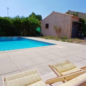 Enplansvilla med pool