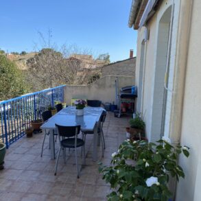 Vinmakarhus med trädgård, separat gästhus och garage