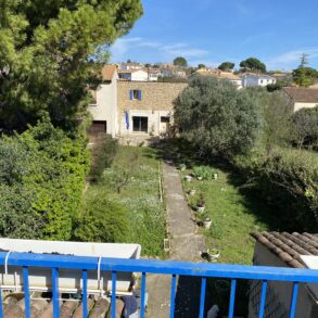 Vinmakarhus med trädgård, separat gästhus och garage