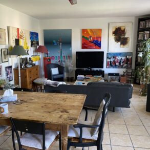 Vinmakarhus med trädgård, separat gästhus och garage