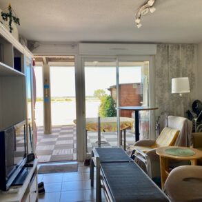 Lägenhet med stor terrass och havsutsikt, nära Narbonne