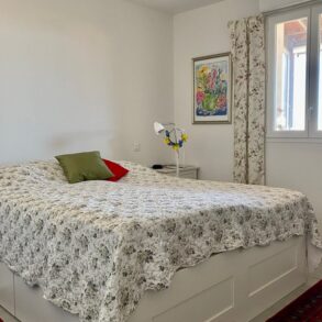 Lägenhet med stor terrass och havsutsikt, nära Narbonne