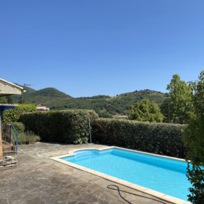 Villa med pool, lantligt läge