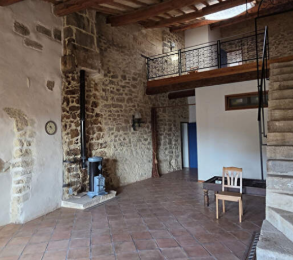 Gediget stenhus med terrass, nära Pézenas