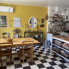 Byhus med stor terrass, i Cessenon