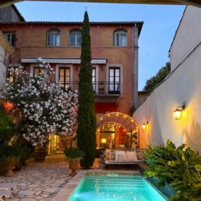 Magnifikt hus i centrala Pézenas, med trädgård och pool, en oas!